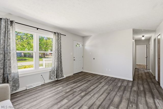 1762 Underwood Street, Cuyahoga Falls, OH 44221