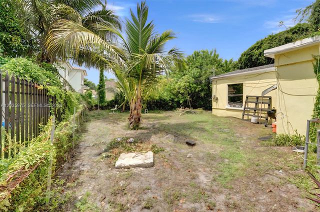 1042 NW 76th St, Miami, FL 33150