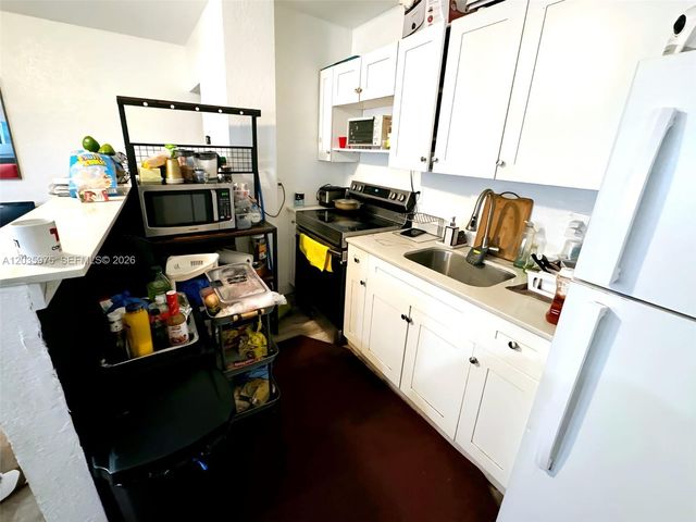 1042 NW 76th St, Miami, FL 33150