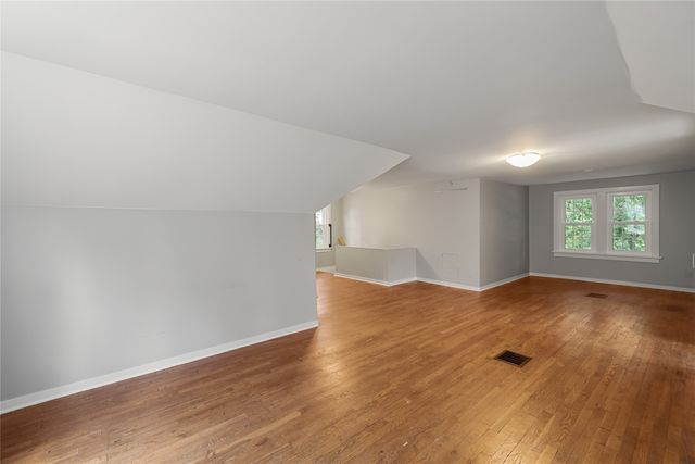 4119 Lincoln Place Drive, Des Moines, IA 50312