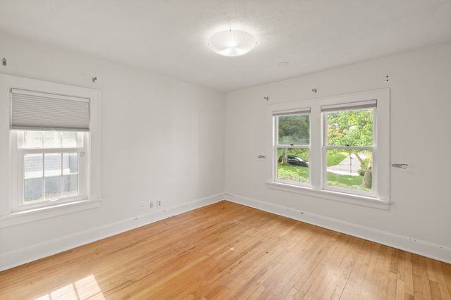 4119 Lincoln Place Drive, Des Moines, IA 50312