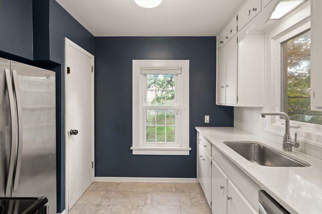 4119 Lincoln Place Drive, Des Moines, IA 50312