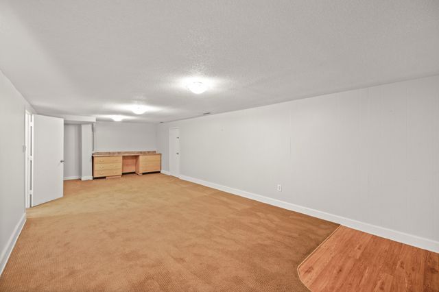 4119 Lincoln Place Drive, Des Moines, IA 50312