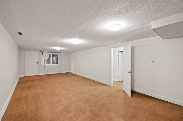 4119 Lincoln Place Drive, Des Moines, IA 50312