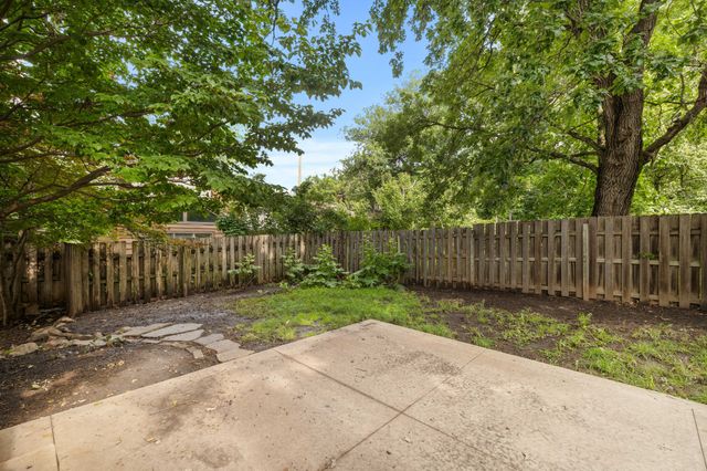 4119 Lincoln Place Drive, Des Moines, IA 50312