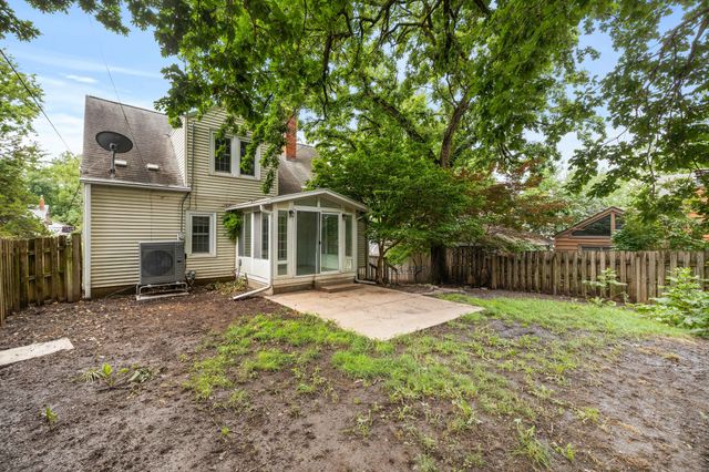 4119 Lincoln Place Drive, Des Moines, IA 50312