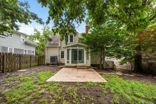 4119 Lincoln Place Drive, Des Moines, IA 50312