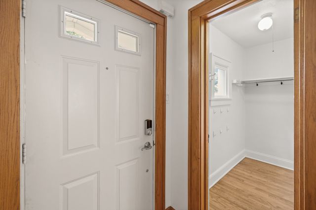 4119 Lincoln Place Drive, Des Moines, IA 50312