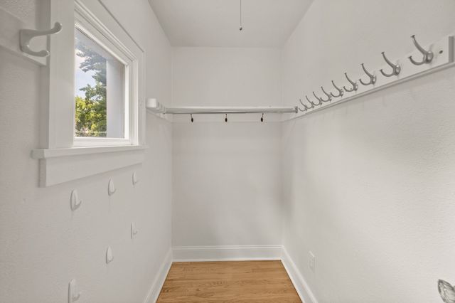 4119 Lincoln Place Drive, Des Moines, IA 50312