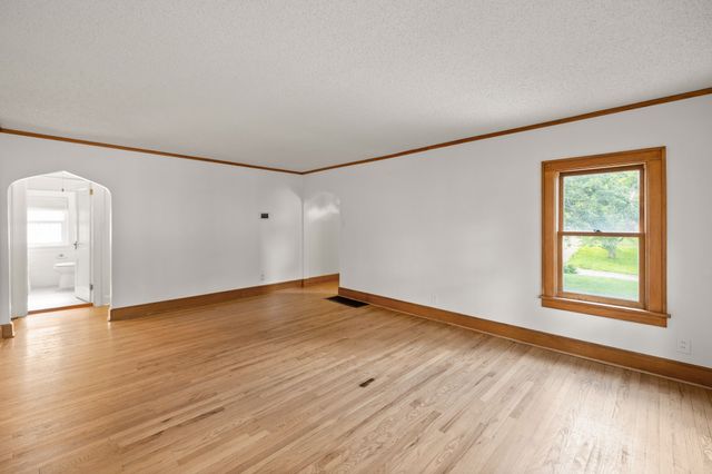 4119 Lincoln Place Drive, Des Moines, IA 50312