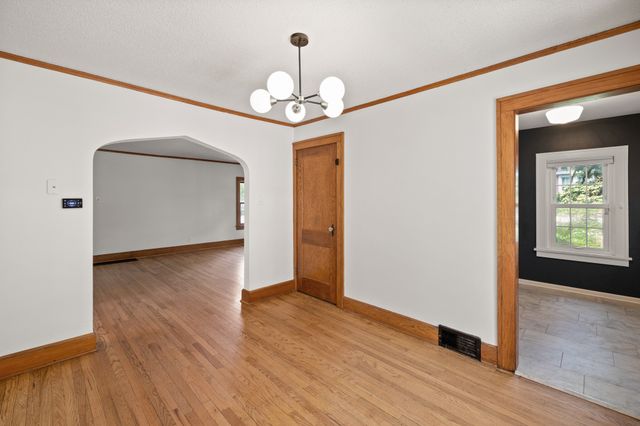 4119 Lincoln Place Drive, Des Moines, IA 50312
