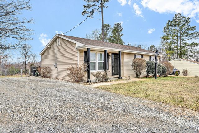 5050 Stewartsville RD, Moneta, VA 24121