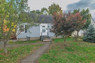 48 Apple Tree Ln, Weymouth, MA 02188