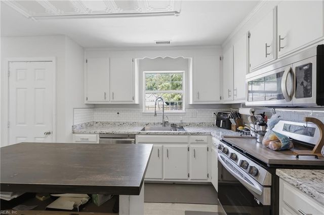 213 Jakes LN, Newport News, VA 23608