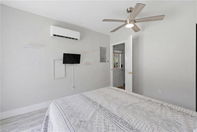 213 Jakes LN, Newport News, VA 23608