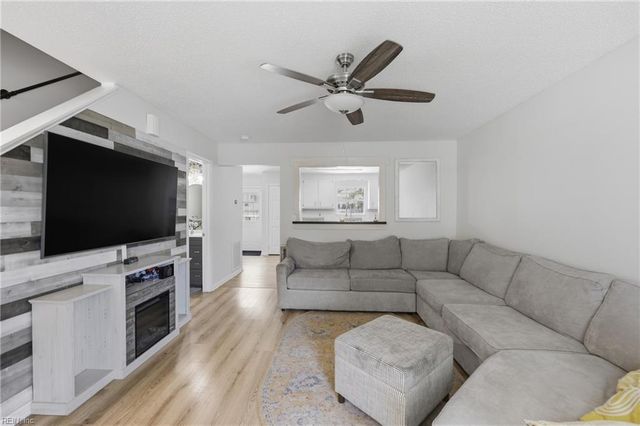 213 Jakes LN, Newport News, VA 23608