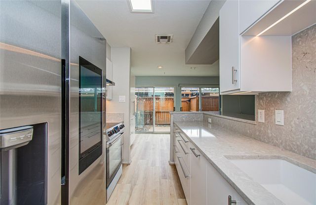 5800 Lumberdale Road 113, Houston, TX 77092