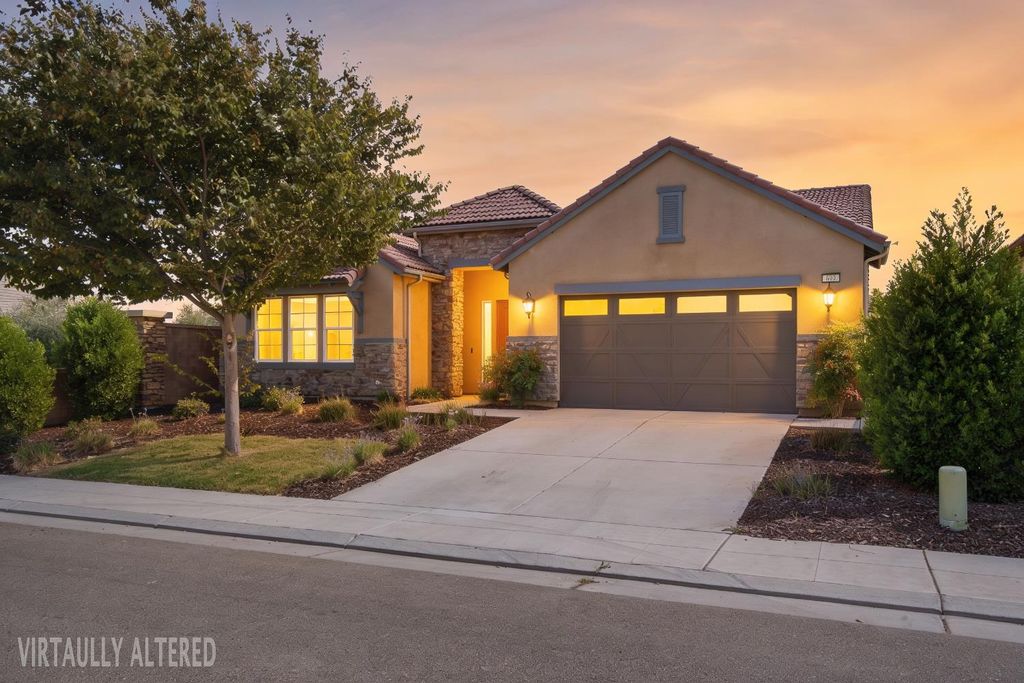 Image 1 of property listing at 602 Pinnacle Drive W, Madera, CA 93636