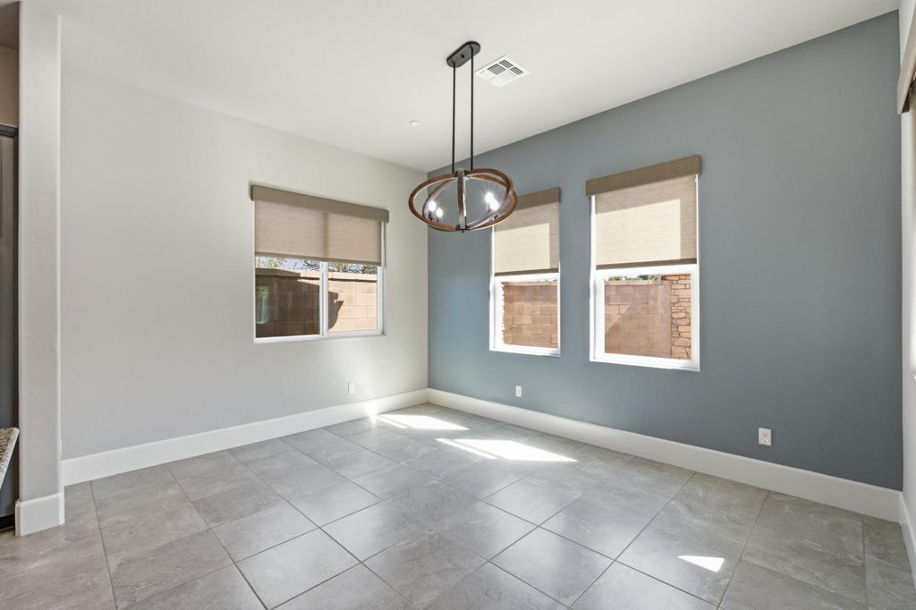 Image 15 of property listing at 602 Pinnacle Drive W, Madera, CA 93636