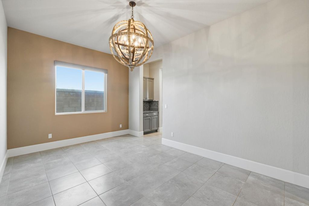 Image 17 of property listing at 602 Pinnacle Drive W, Madera, CA 93636