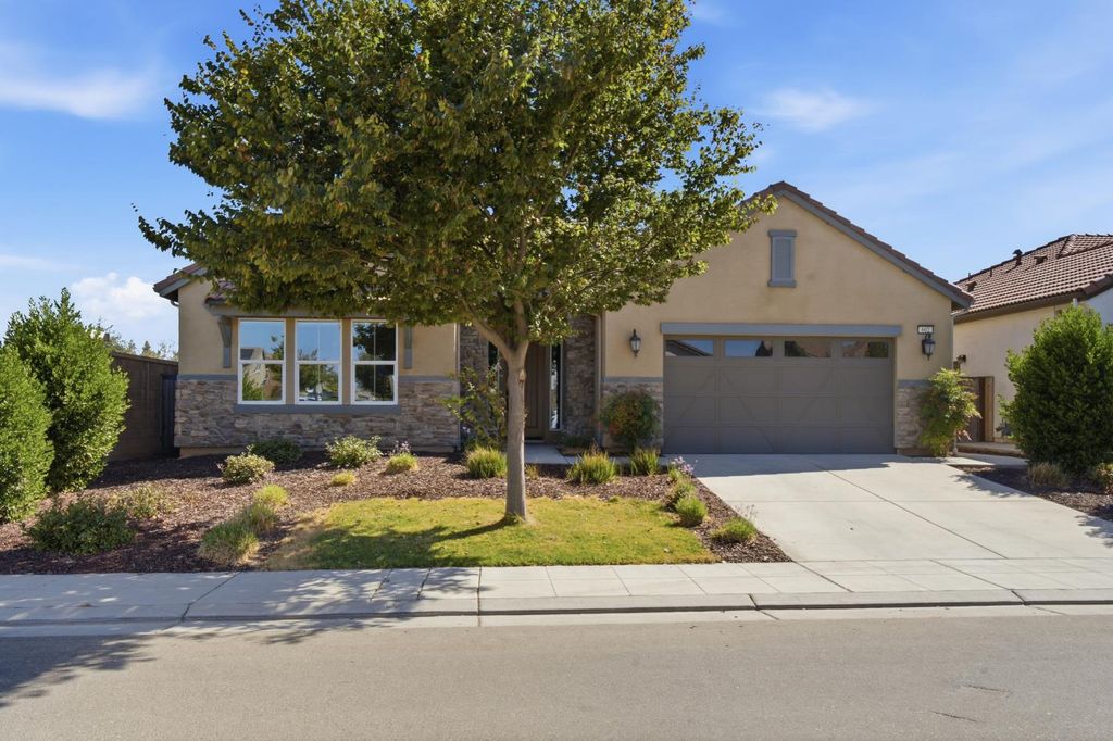 Image 2 of property listing at 602 Pinnacle Drive W, Madera, CA 93636