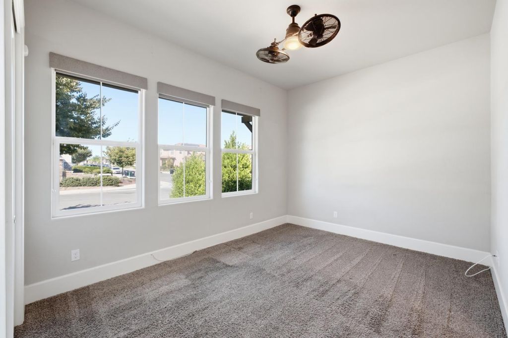 Image 21 of property listing at 602 Pinnacle Drive W, Madera, CA 93636