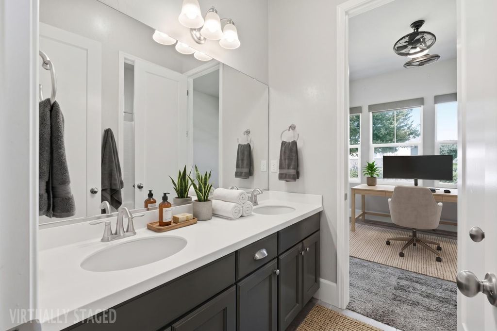 Image 22 of property listing at 602 Pinnacle Drive W, Madera, CA 93636