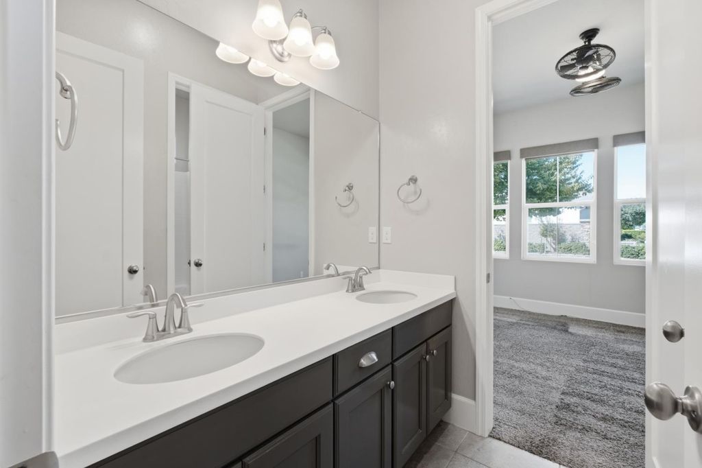 Image 23 of property listing at 602 Pinnacle Drive W, Madera, CA 93636