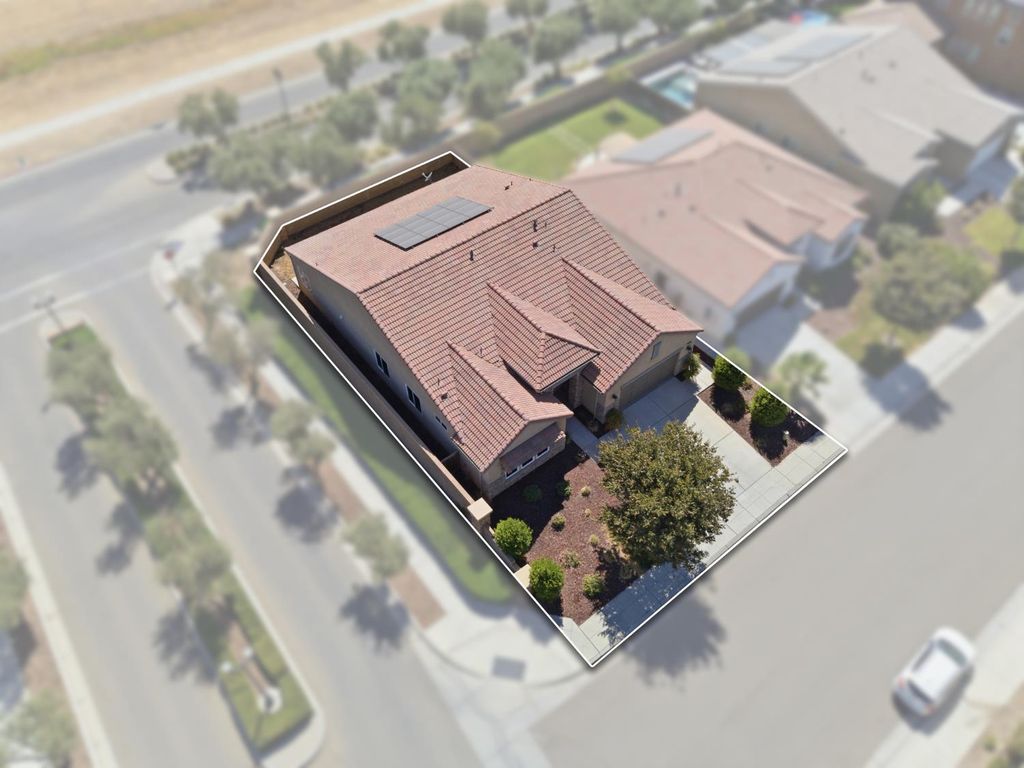 Image 3 of property listing at 602 Pinnacle Drive W, Madera, CA 93636
