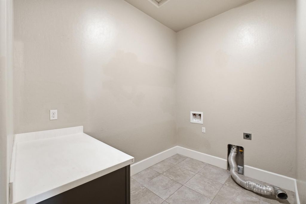 Image 34 of property listing at 602 Pinnacle Drive W, Madera, CA 93636