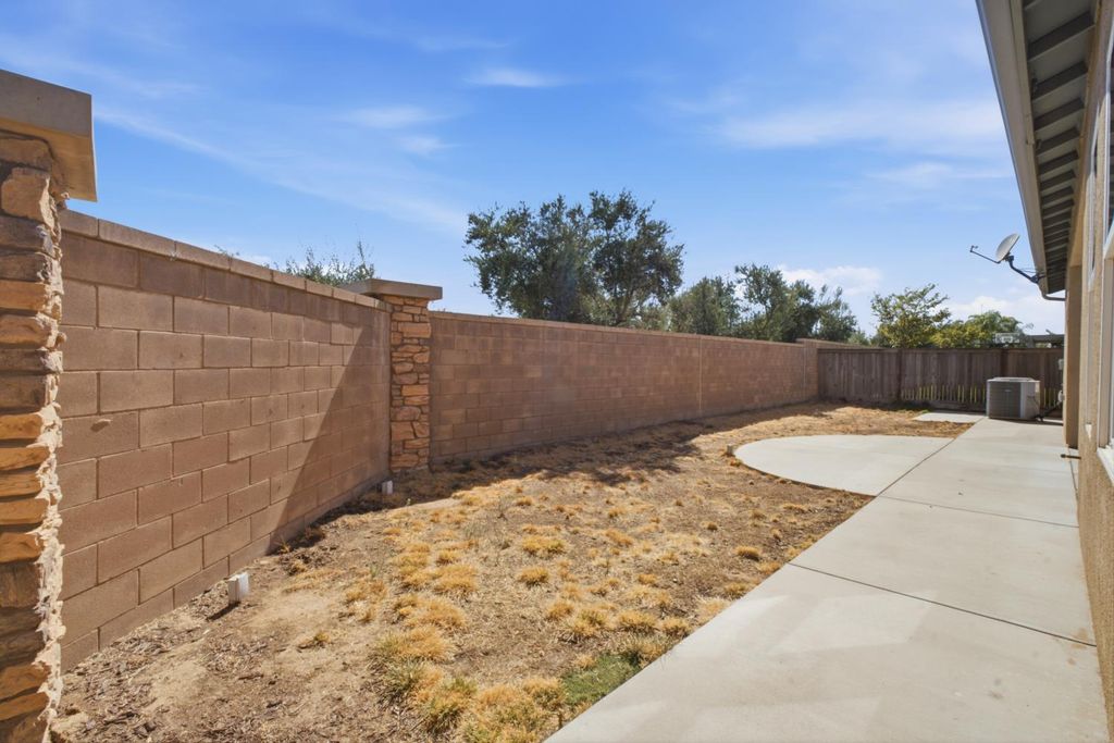 Image 38 of property listing at 602 Pinnacle Drive W, Madera, CA 93636