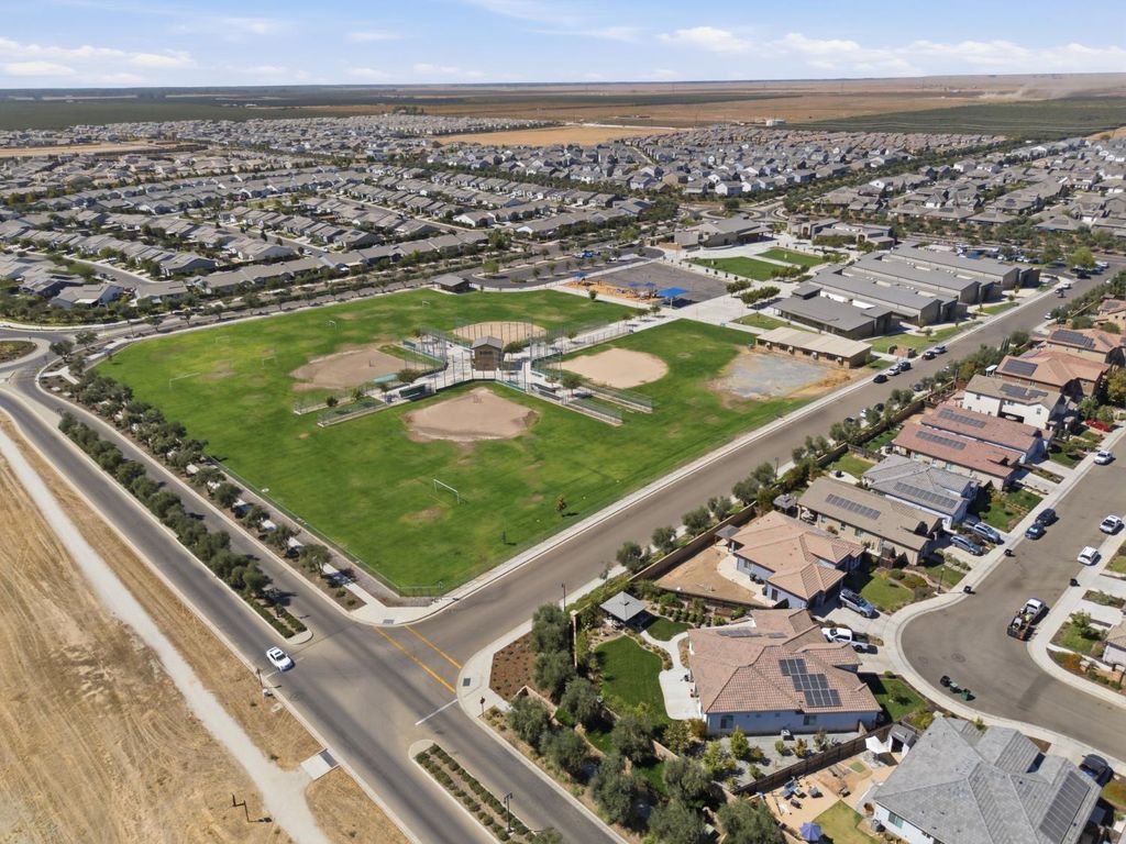 Image 45 of property listing at 602 Pinnacle Drive W, Madera, CA 93636