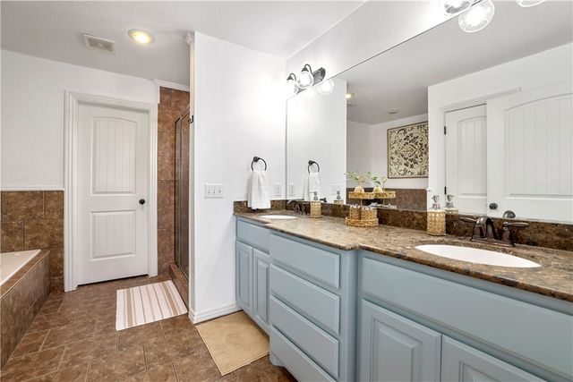 619 N Rupple Road, Fayetteville, AR 72704