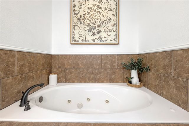 619 N Rupple Road, Fayetteville, AR 72704