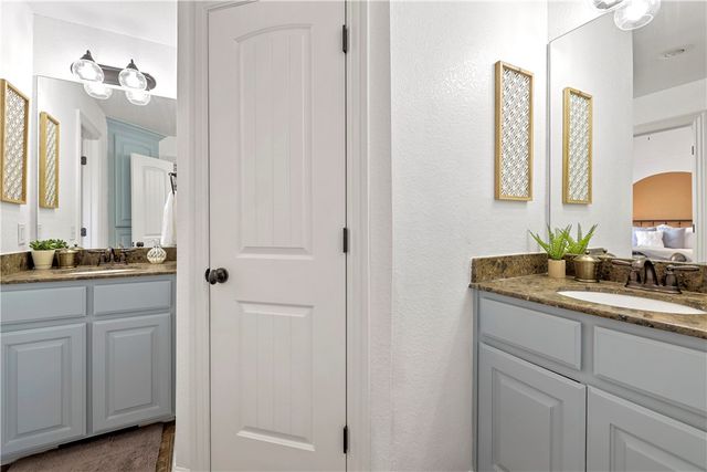 619 N Rupple Road, Fayetteville, AR 72704