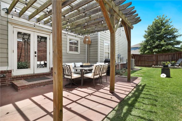 619 N Rupple Road, Fayetteville, AR 72704