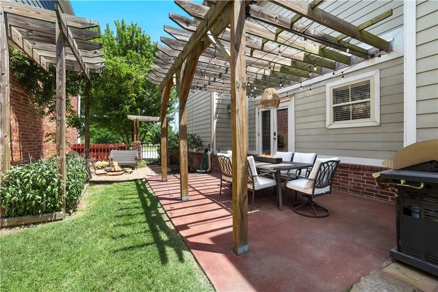 619 N Rupple Road, Fayetteville, AR 72704