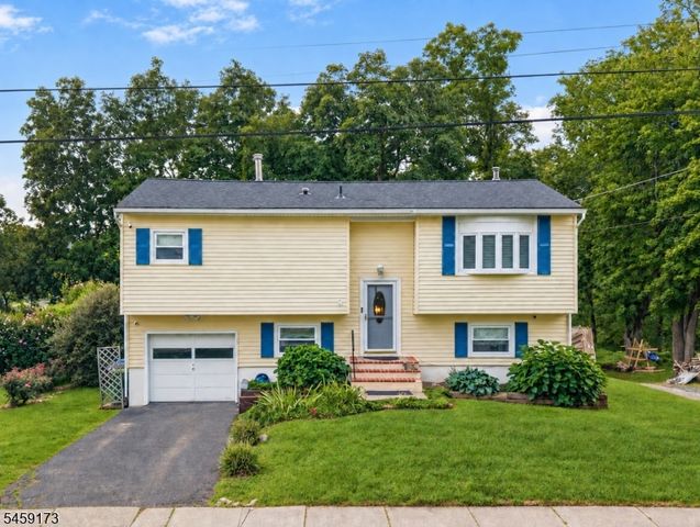 9 Arthur Ter, Hackettstown Town, NJ 07840