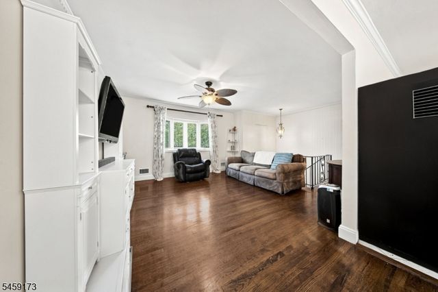 9 Arthur Ter, Hackettstown Town, NJ 07840