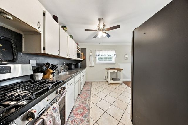 9 Arthur Ter, Hackettstown Town, NJ 07840