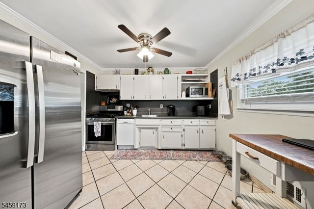9 Arthur Ter, Hackettstown Town, NJ 07840