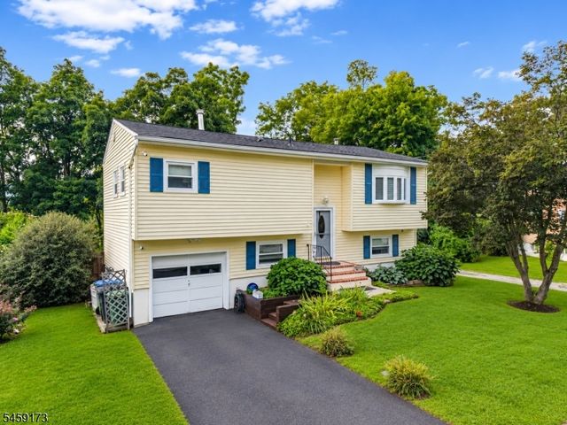 9 Arthur Ter, Hackettstown Town, NJ 07840