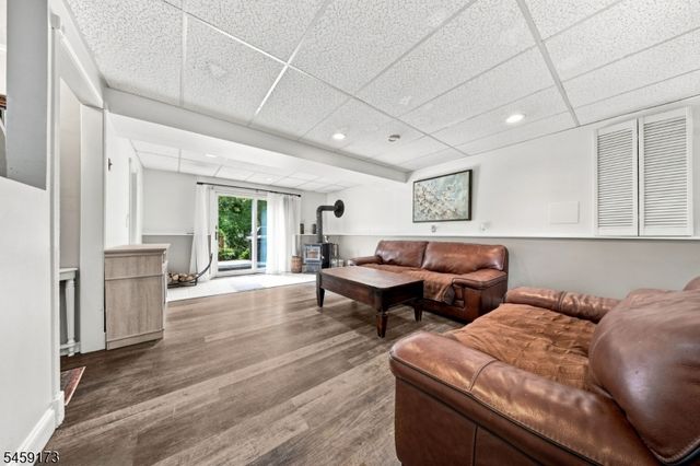 9 Arthur Ter, Hackettstown Town, NJ 07840