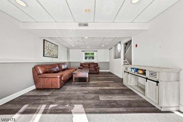 9 Arthur Ter, Hackettstown Town, NJ 07840