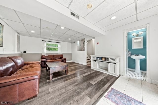 9 Arthur Ter, Hackettstown Town, NJ 07840