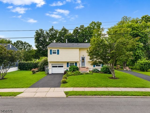 9 Arthur Ter, Hackettstown Town, NJ 07840