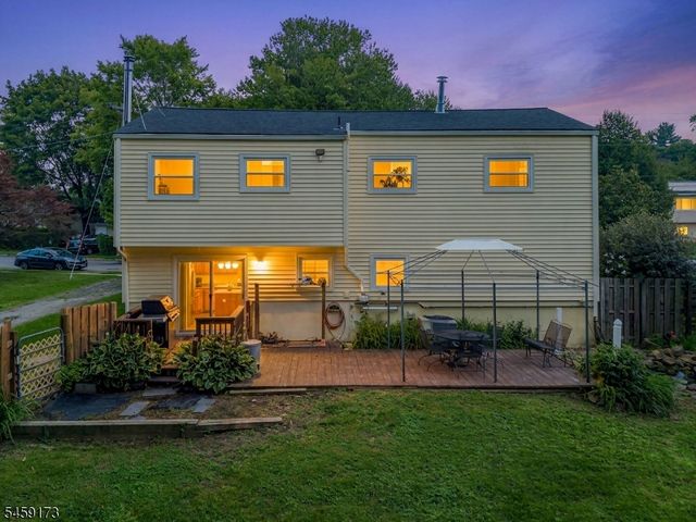 9 Arthur Ter, Hackettstown Town, NJ 07840