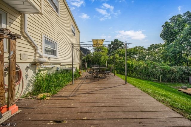 9 Arthur Ter, Hackettstown Town, NJ 07840