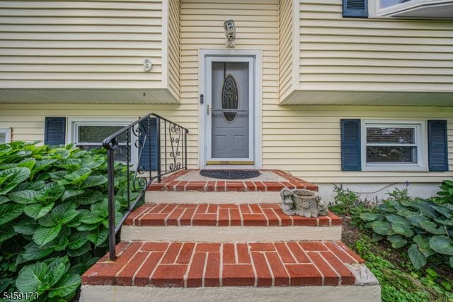 9 Arthur Ter, Hackettstown Town, NJ 07840