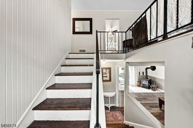 9 Arthur Ter, Hackettstown Town, NJ 07840